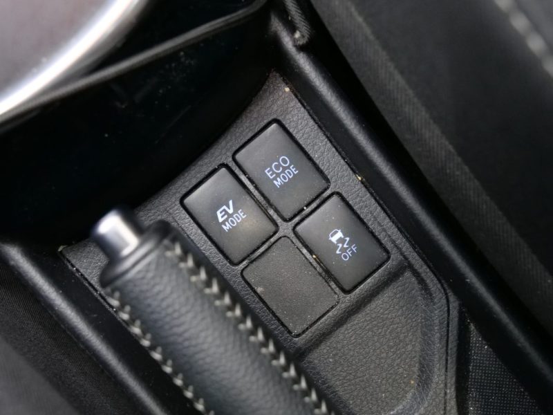 TOYOTA YARIS 100H COLLECTION 5P 2018