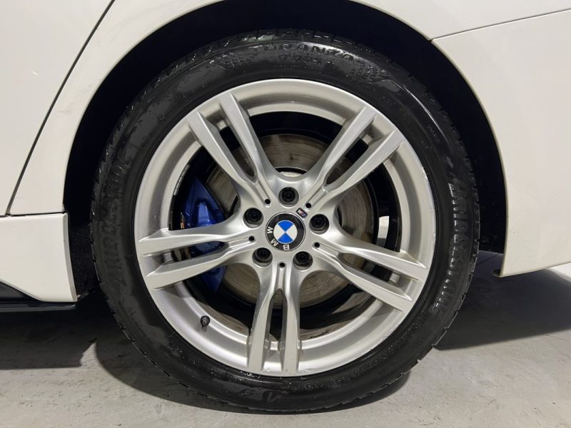 BMW SERIE 3 335I F30 3.0 306CH PACK M PERFORMANCE / SUIVI ENTRETIEN COMPLET / TOIT OUVRANT 