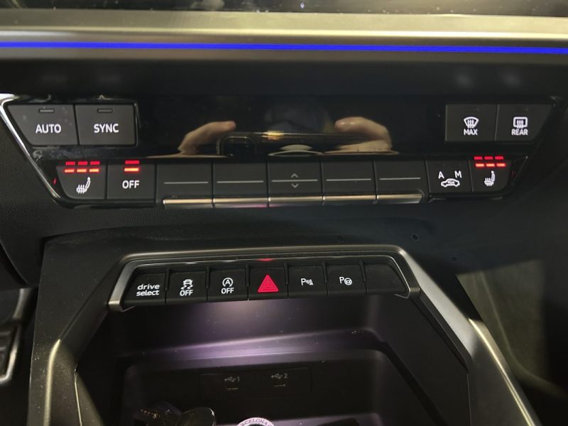 AUDI A3 BERLINE 35 TFSI 150CV MILD HYBRID S TRONIC / TOIT OUVRANT & SIÈGES CHAUFFANTS