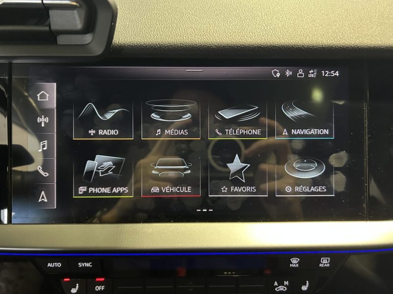 AUDI A3 BERLINE 35 TFSI 150CV MILD HYBRID S TRONIC / TOIT OUVRANT & SIÈGES CHAUFFANTS