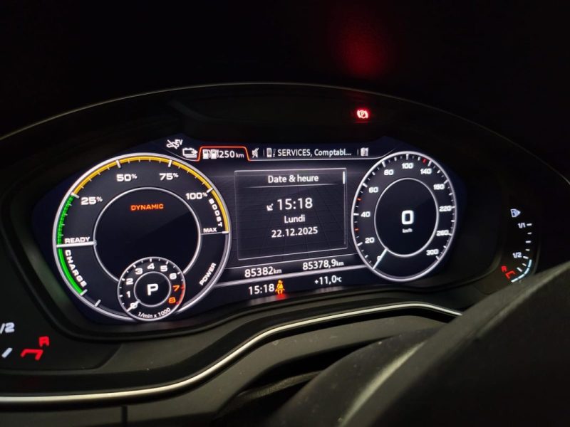 AUDI Q5 50 TFSIE 299CH S LINE QUATTRO S TRONIC 7 / TOIT OUVRANT + APPLE CARPLAY + HAYON ELECTRIQUE / 