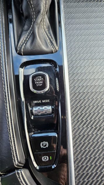 VOLVO XC90 II 2.0 235CV D5 AWD R-DESIGN CUIR CAMERA 360 TETE HAUTE BOWERS&WILKINS