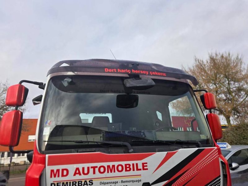 RENAULT MIDLUM dépanneuse tracteur routier  DEPANNAGE REMORQUAGE EXPRESS