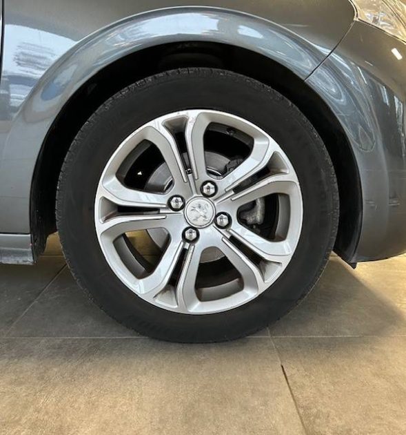 PEUGEOT 208 I (CA_, CC_) 1.6 VTI 120CH BVM5 ALLURE 0001