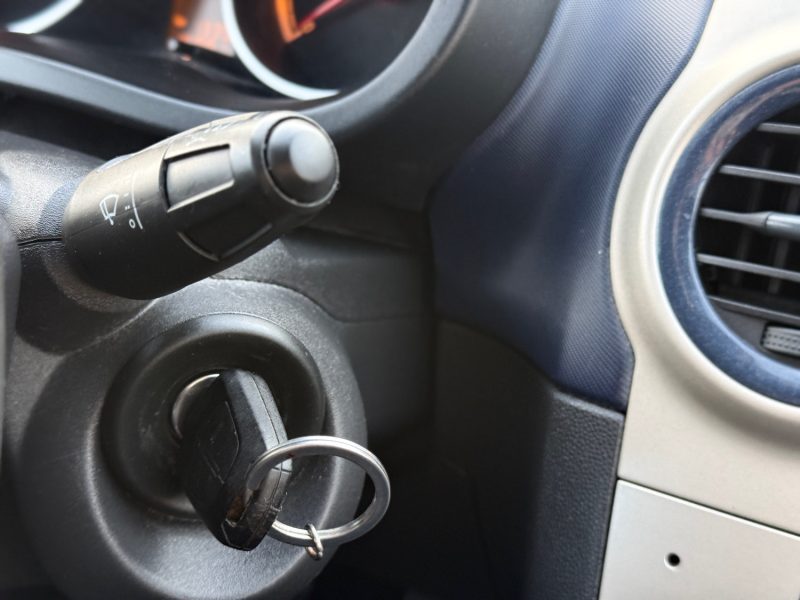 OPEL CORSA 1.4 Twinport 90ch ENJOY – Clim – Jantes Alu – Révisée & Garantie