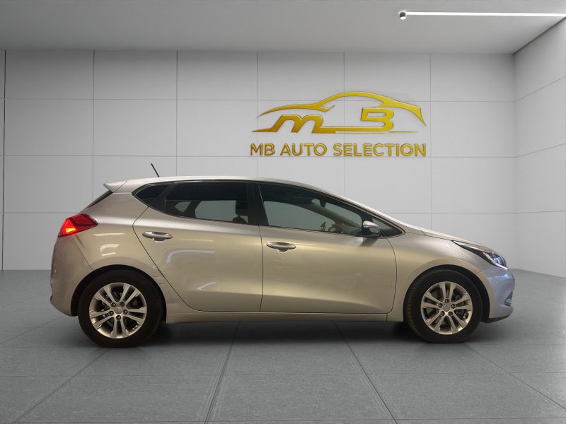 KIA CEED 1.6 CRDI 128CV *TOIT PANOMARIQUE* 