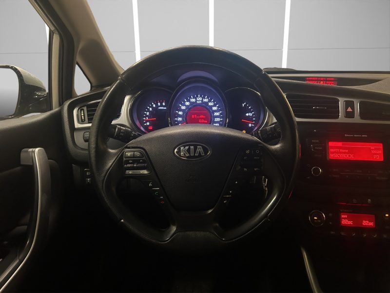 KIA CEED 1.6 CRDI 128CV *TOIT PANOMARIQUE* 