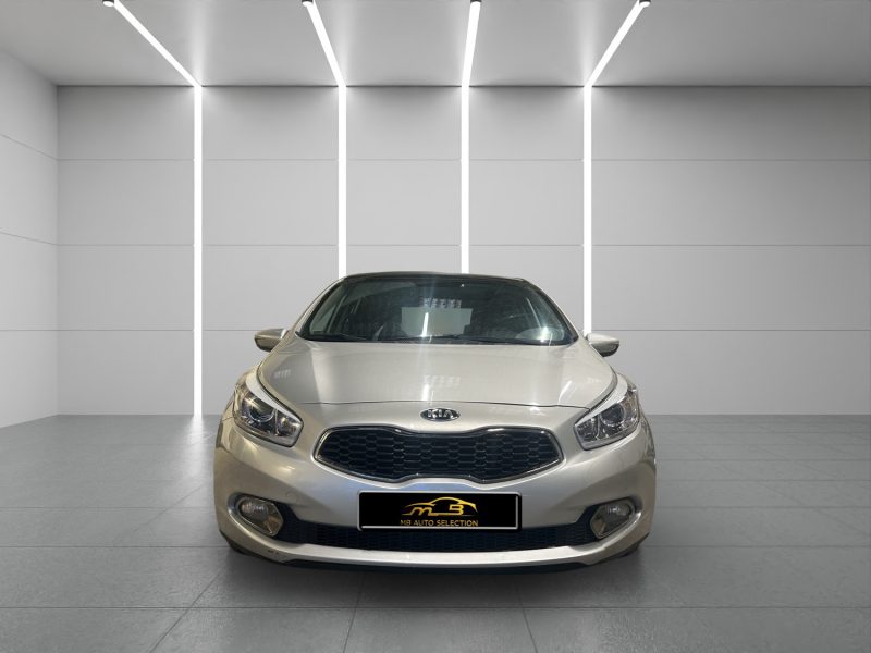 KIA CEED 1.6 CRDI 128CV *TOIT PANOMARIQUE* 