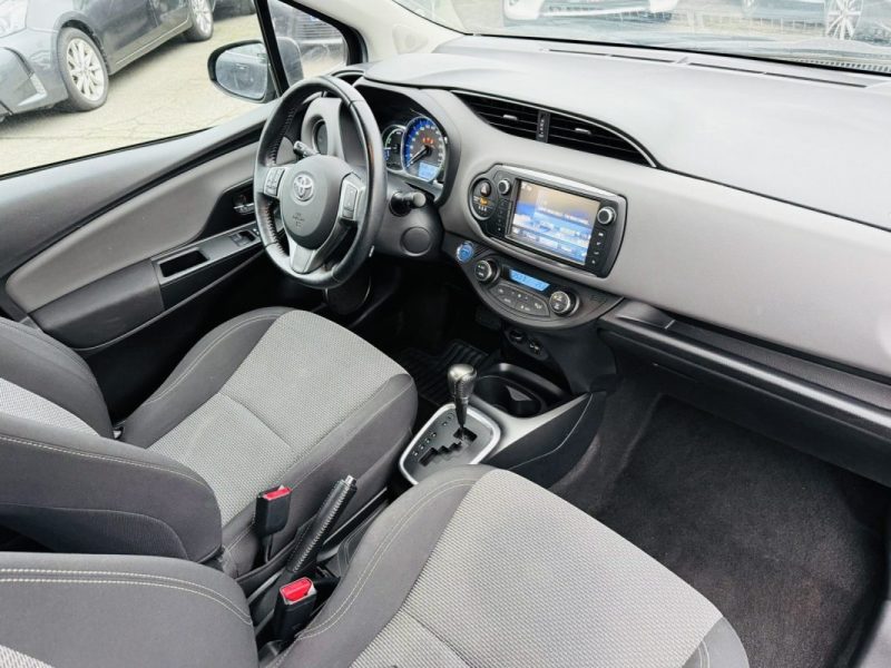 TOYOTA YARIS III 1.5 HYBRID 100h BUSINESS