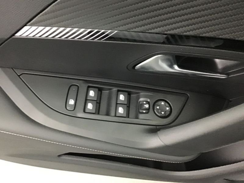 Peugeot 2008 Hybrid 145 e-DCS6 Allure