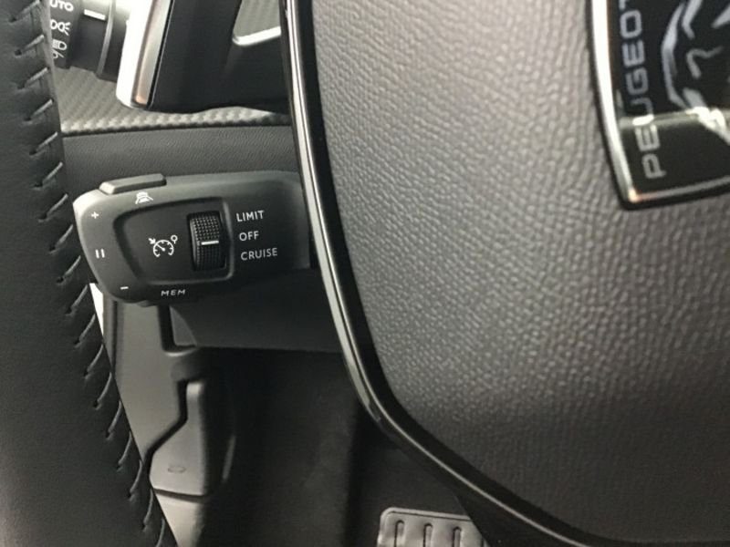 Peugeot 2008 Hybrid 145 e-DCS6 Allure