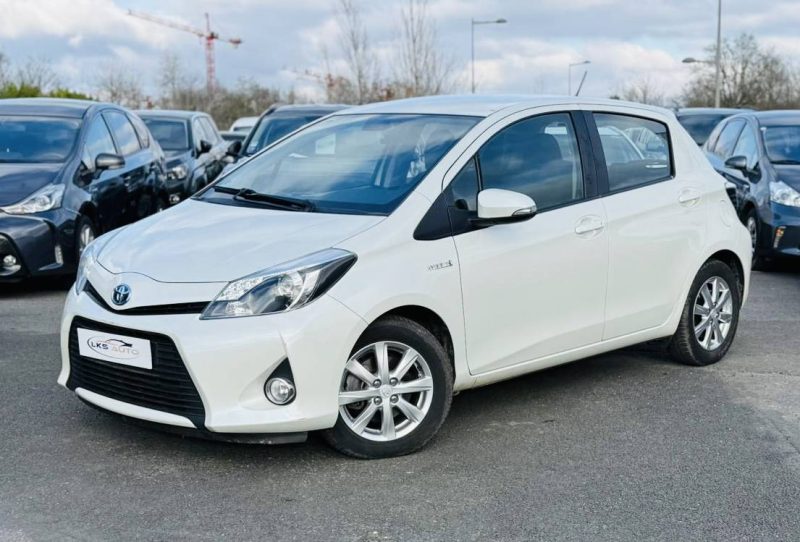 TOYOTA YARIS III 1.5 HYBRID 100h BUSINESS