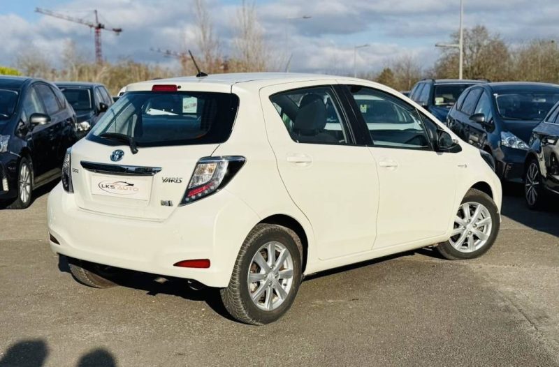 TOYOTA YARIS III 1.5 HYBRID 100h BUSINESS