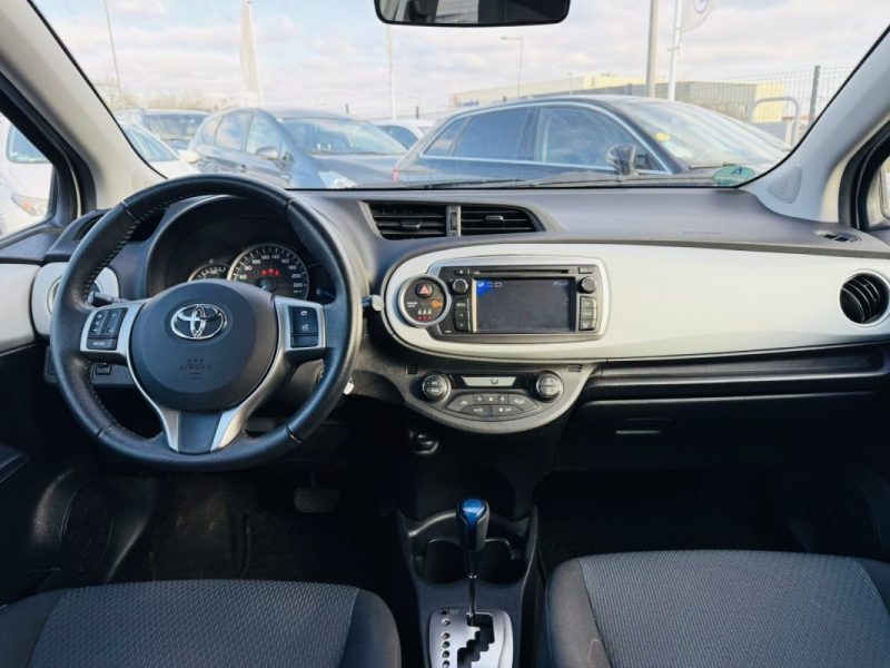 TOYOTA YARIS III 1.5 HYBRID 100h BUSINESS