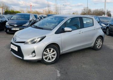 TOYOTA YARIS III 1.5 HYBRID 100h BUSINESS