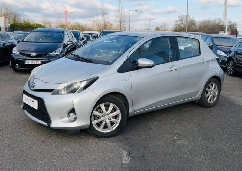 TOYOTA YARIS III 1.5 HYBRID 100h BUSINESS