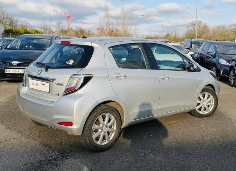 TOYOTA YARIS III 1.5 HYBRID 100h BUSINESS