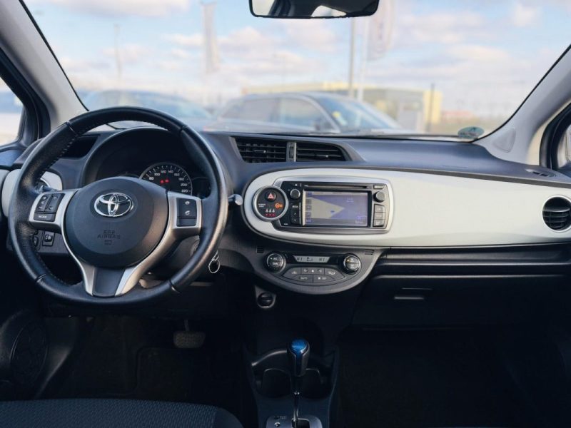 TOYOTA YARIS III 1.5 HYBRID 100h BUSINESS