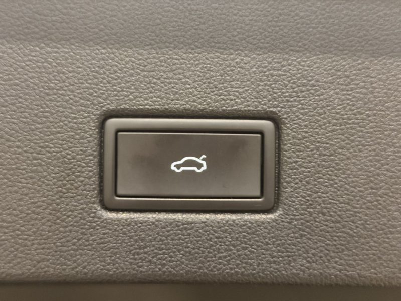 VOLKSWAGEN T-Roc R-Line / 2022 / Apple CarPlay / Virtual Cockpit / Hayon électrique 