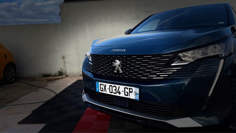 PEUGEOT 3008 1.2 HYBRID 136  CV ALLURE E-DCS PH2 2024  MOTEUR CHAINE 