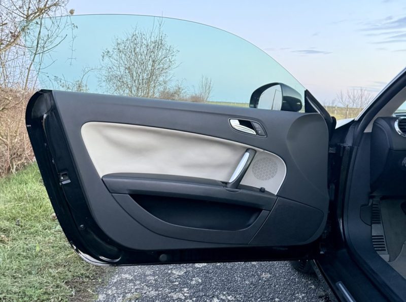 AUDI TT 3.2 V6 QUATTRO 250CH / SIÈGES CHAUFFANTS / SUIVI COMPLET AUDI