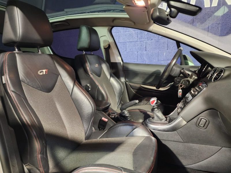 PEUGEOT 308 GTI 1.6 200Cv-Ph2-Pack JBL- Siège semi-cuir-Toit panoramique