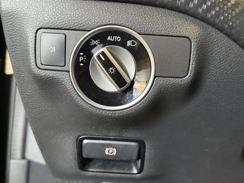 MERCEDES CLASSE A 180D 1.5 PACK AMG BVA7 DISTRIBUTION ET ENTRETIEN A JOUR - SIEGES CHAUFFANTS 