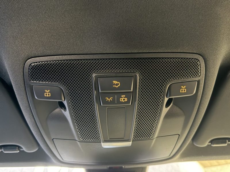 MERCEDES CLASSE A 180D 1.5 PACK AMG BVA7 DISTRIBUTION ET ENTRETIEN A JOUR - SIEGES CHAUFFANTS 