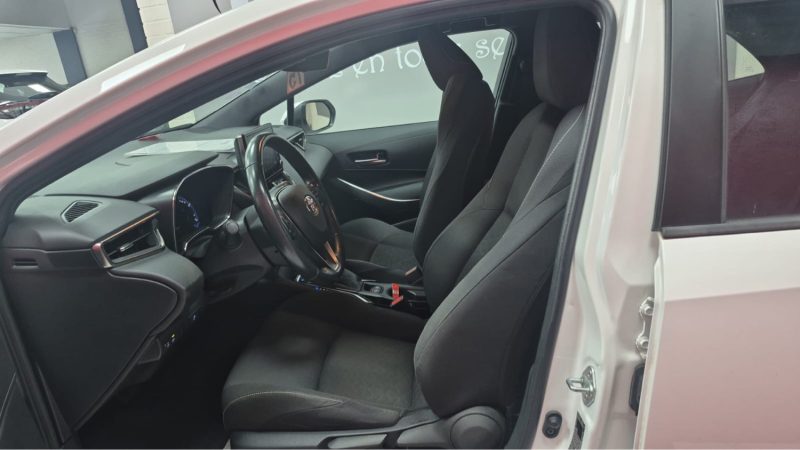 TOYOTA COROLLA BERLINE 122cv DYNAMIC BUSINESS/1 ERE MAIN/TVA RECUPERABLE