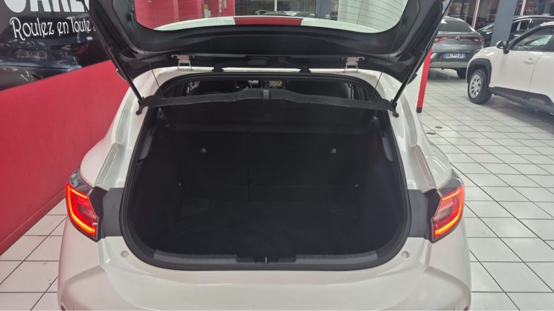 TOYOTA COROLLA BERLINE 122cv DYNAMIC BUSINESS/1 ERE MAIN/TVA RECUPERABLE