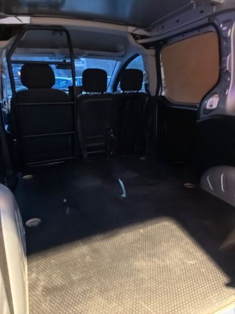 Peugeot Partner 2017 Essence – Révisé, Garantie un an incluse 