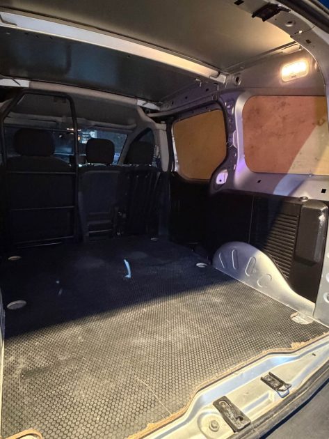 Peugeot Partner 2017 Essence – Révisé, Garantie un an incluse 