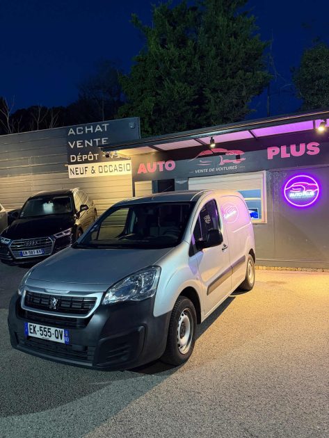 Peugeot Partner 2017 Essence – Révisé, Garantie un an incluse 