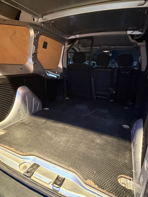 Peugeot Partner 2017 Essence – Révisé, Garantie un an incluse 