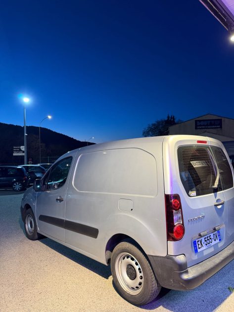 Peugeot Partner 2017 Essence – Révisé, Garantie un an incluse 