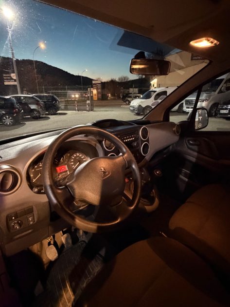 Peugeot Partner 2017 Essence – Révisé, Garantie un an incluse 