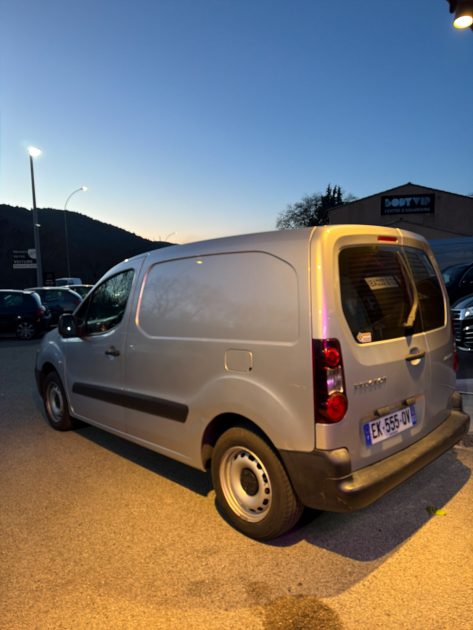 Peugeot Partner 2017 Essence – Révisé, Garantie un an incluse 