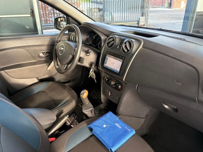 Dacia Logan 0.9 90ch 🚗 117 577 km 📊 Clim ❄️ Radar 🔊 Reprise 🔄 Garantie 🛡️