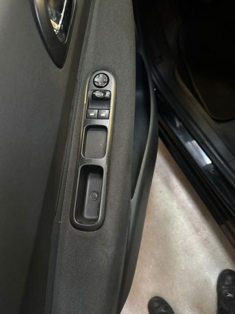 PEUGEOT 5008 1.6 HDI112 FAP BUSINESS 7PL 1.6 HDI112 FAP BUSINESS 7PL 2012