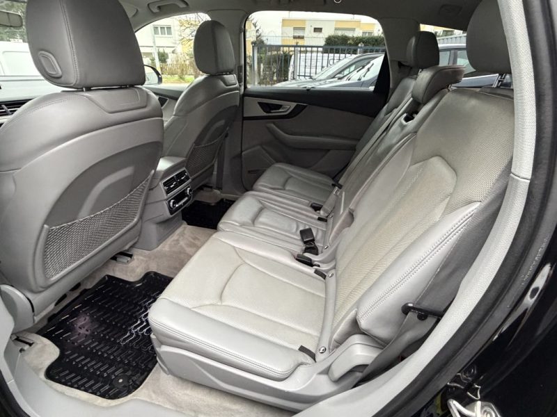 AUDI Q7 3.0 v6 TDI   272 Tiptronic 8 Quattro 7 pl Avus