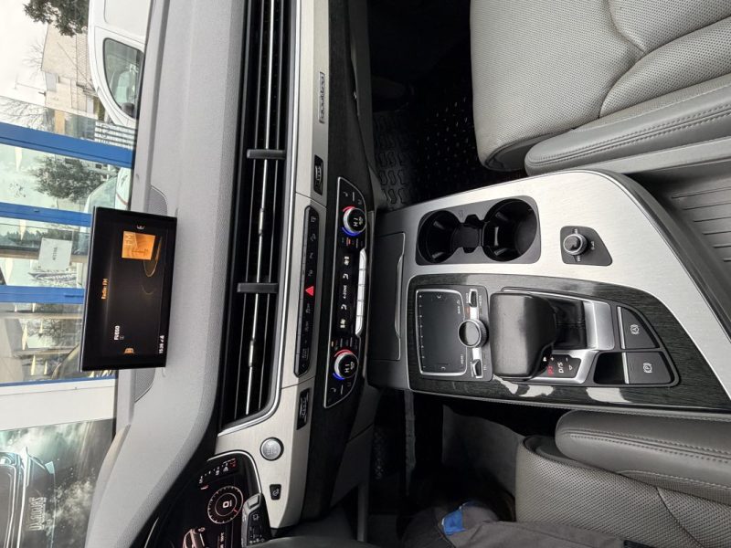 AUDI Q7 3.0 v6 TDI   272 Tiptronic 8 Quattro 7 pl Avus