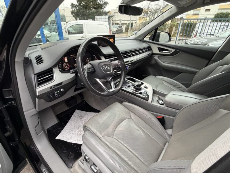 AUDI Q7 3.0 v6 TDI   272 Tiptronic 8 Quattro 7 pl Avus