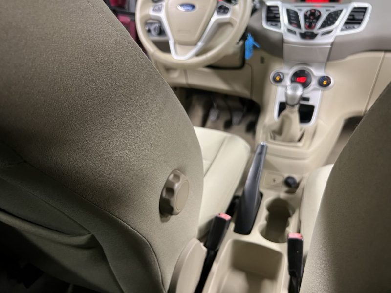 FORD FIESTA 5 V GHIA 1.4 TDCI 70 Cv FRAIS A PREVOIR / LIRE L ANNONCE