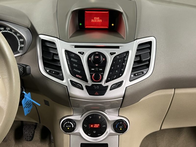 FORD FIESTA 5 V GHIA 1.4 TDCI 70 Cv FRAIS A PREVOIR / LIRE L ANNONCE