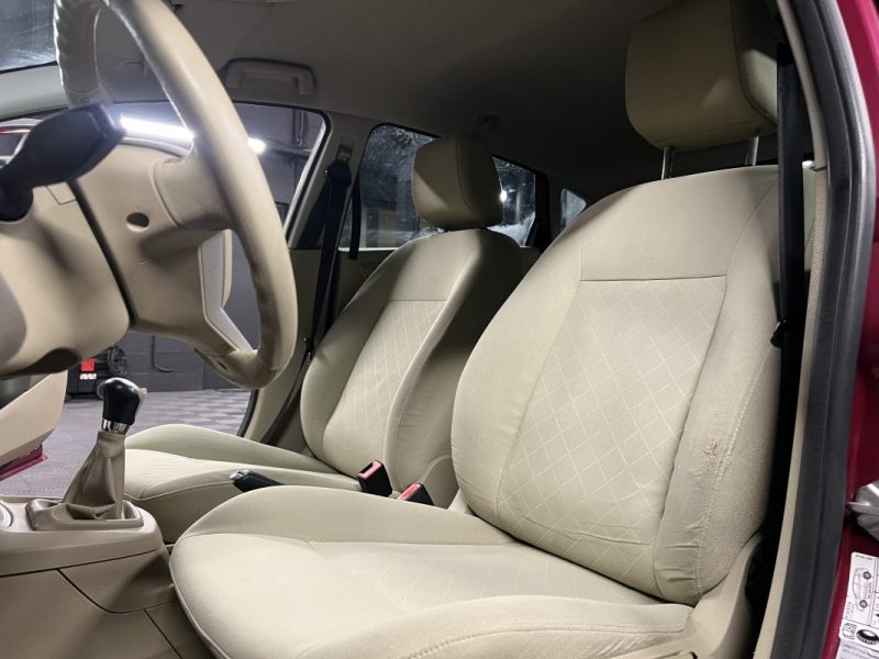 FORD FIESTA 5 V GHIA 1.4 TDCI 70 Cv FRAIS A PREVOIR / LIRE L ANNONCE