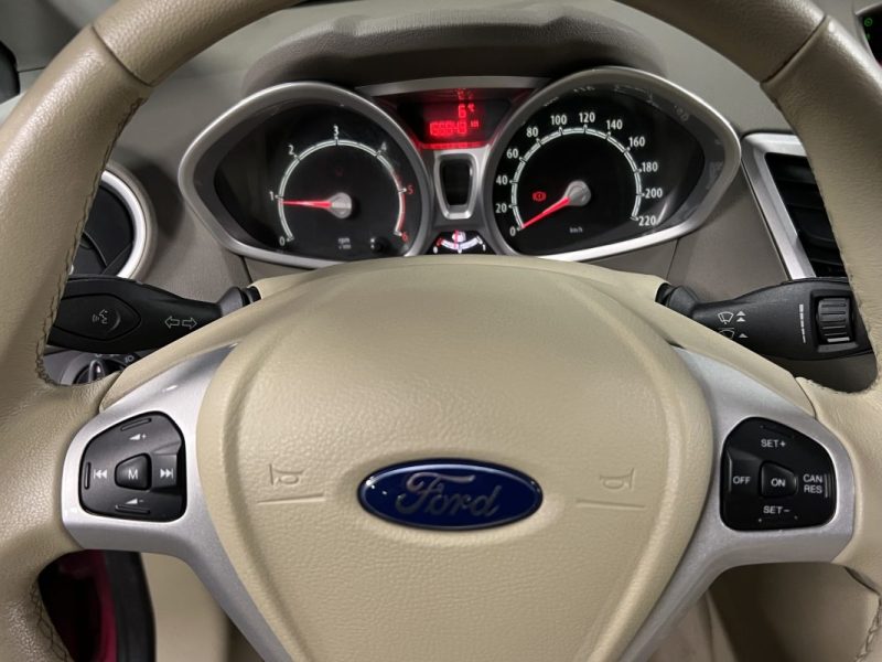 FORD FIESTA 5 V GHIA 1.4 TDCI 70 Cv FRAIS A PREVOIR / LIRE L ANNONCE