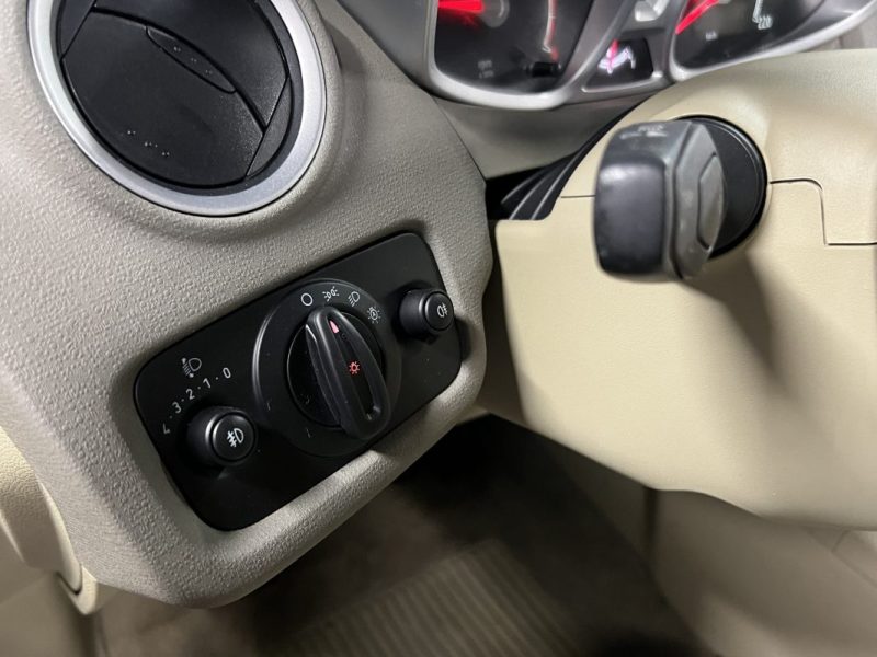 FORD FIESTA 5 V GHIA 1.4 TDCI 70 Cv FRAIS A PREVOIR / LIRE L ANNONCE