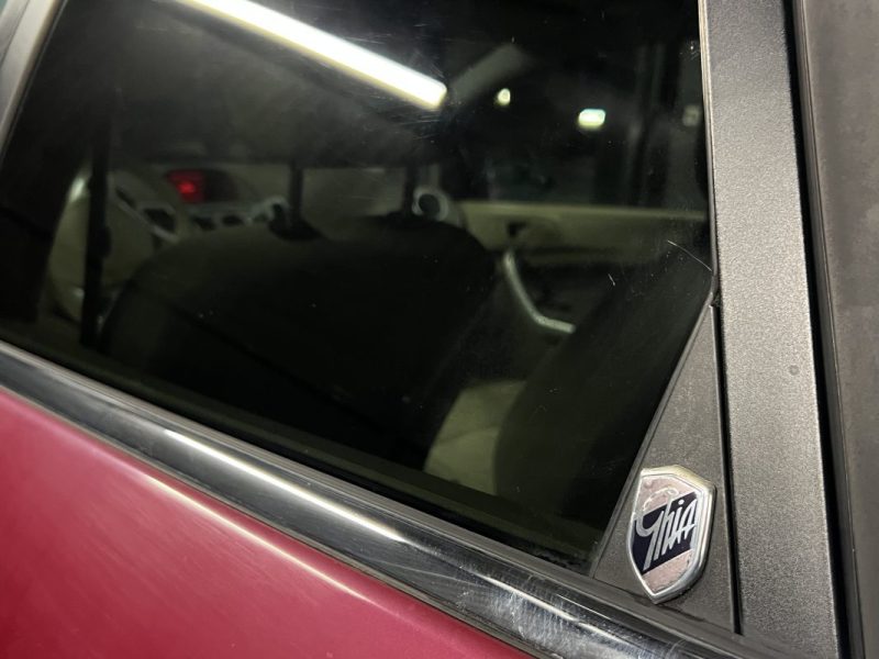 FORD FIESTA 5 V GHIA 1.4 TDCI 70 Cv FRAIS A PREVOIR / LIRE L ANNONCE