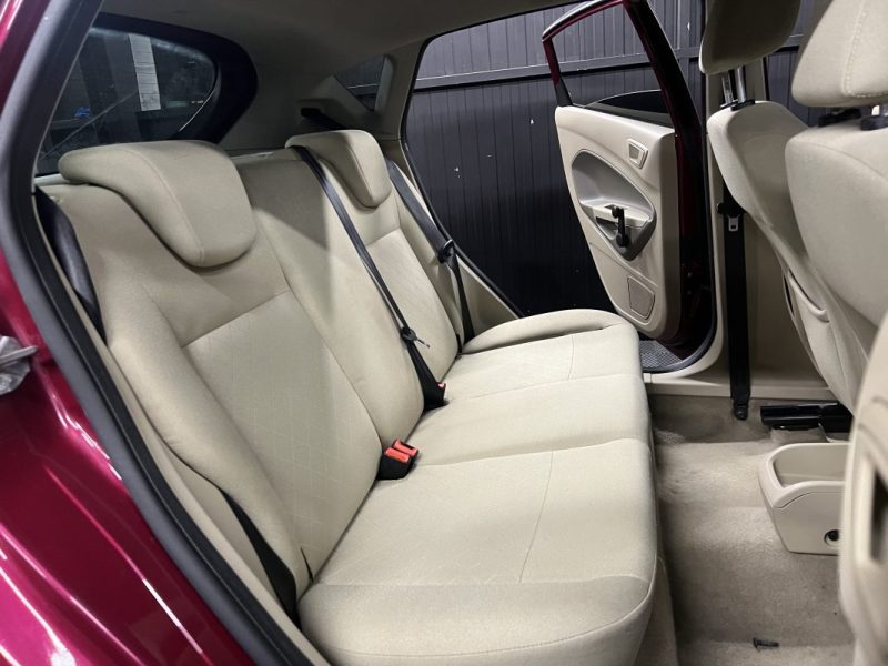 FORD FIESTA 5 V GHIA 1.4 TDCI 70 Cv FRAIS A PREVOIR / LIRE L ANNONCE