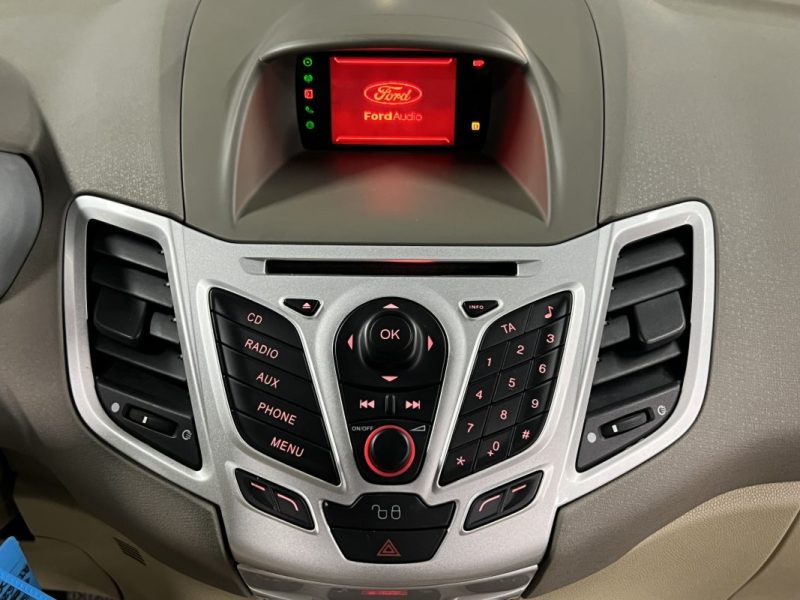 FORD FIESTA 5 V GHIA 1.4 TDCI 70 Cv FRAIS A PREVOIR / LIRE L ANNONCE